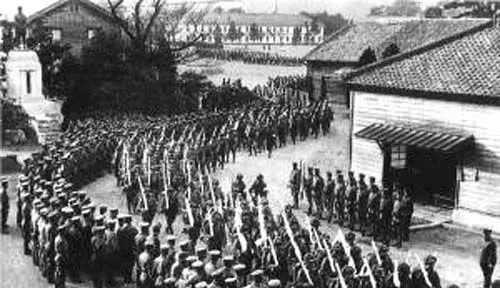 日軍最奇葩軍隊，看到路過的中國軍隊一槍不開，目送40萬人遠去！