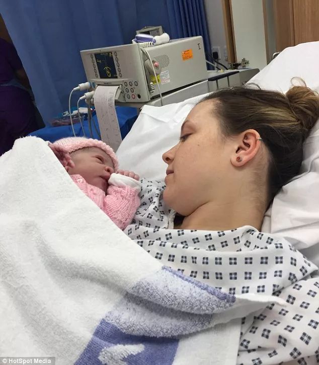 21歲苗條女子肚子劇烈疼痛才知道要生寶寶了！她：可是我月經都有來