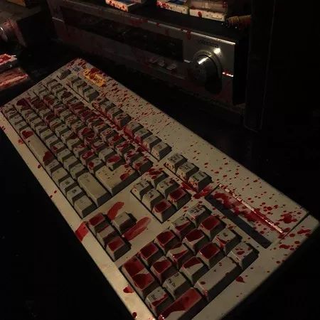 首爾樂天世界鬼屋“廢校”開學(xué)啦！黑色星期五喪尸入侵快逃