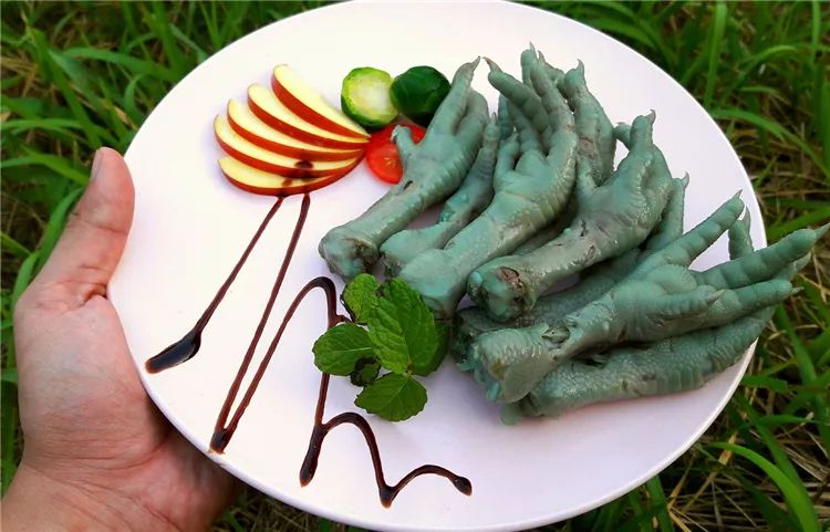 超獵奇黑暗料理“阿凡達雞腳”顏色嚇人，網友：中了喪尸病毒